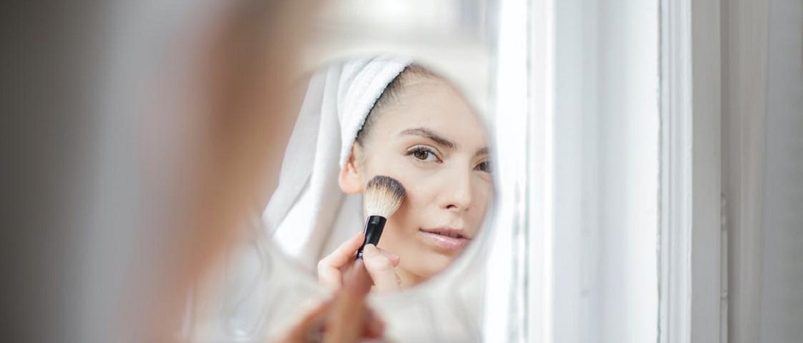 Что не стоит делать перед макияжем, чтобы не навредить своей коже?
