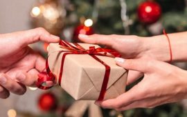 Что подарить свекрови на Новый год: варианты полезных и оригинальных подарков