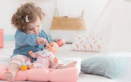 Первая кукла для малышки: как выбрать лучшую