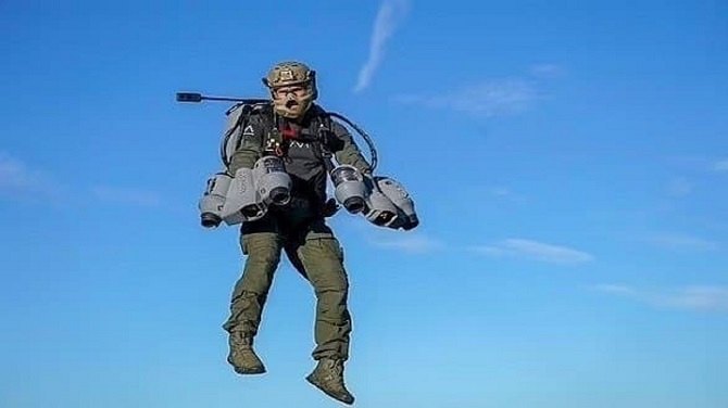 Майбутнє настало: створено літаючий костюм для людини! 3