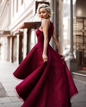 Burgundy color in clothes – a combination of 2022, photo 3