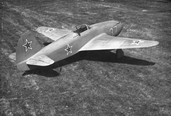Як-15 – один із перших реактивних винищувачів у СРСР 4