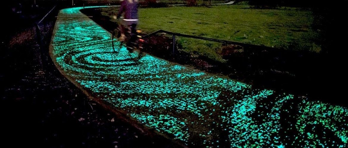 Велодоріжка в Нідерландах, що світиться,  створена на честь Вінсента Ван-Гога