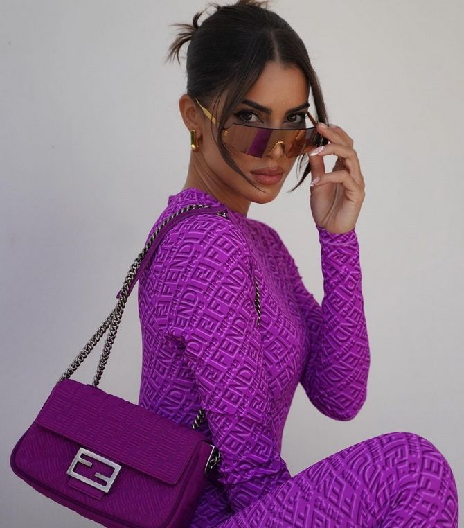 Trendige Handtaschen, die 2022 von Mode-Influencern getragen wurden 18