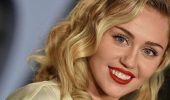 Miley Cyrus verrät, wie sie beinahe in einen Flugzeugabsturz geraten wäre