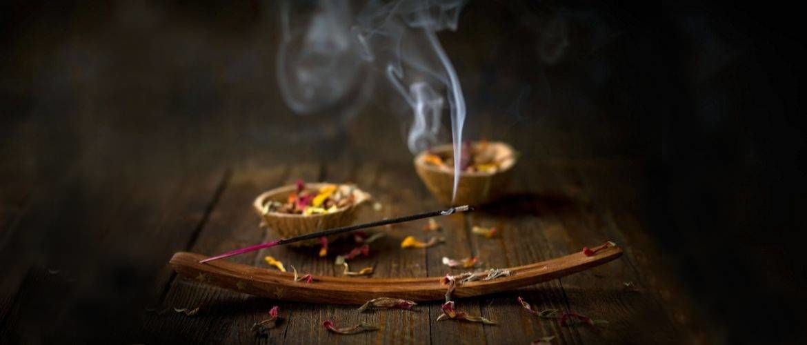 The magical properties of incense: a beneficial effect on the soul and body
