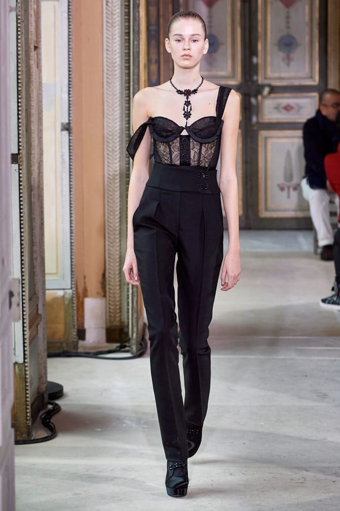 How to wear corsets in spring 2022: stylish ideas 5