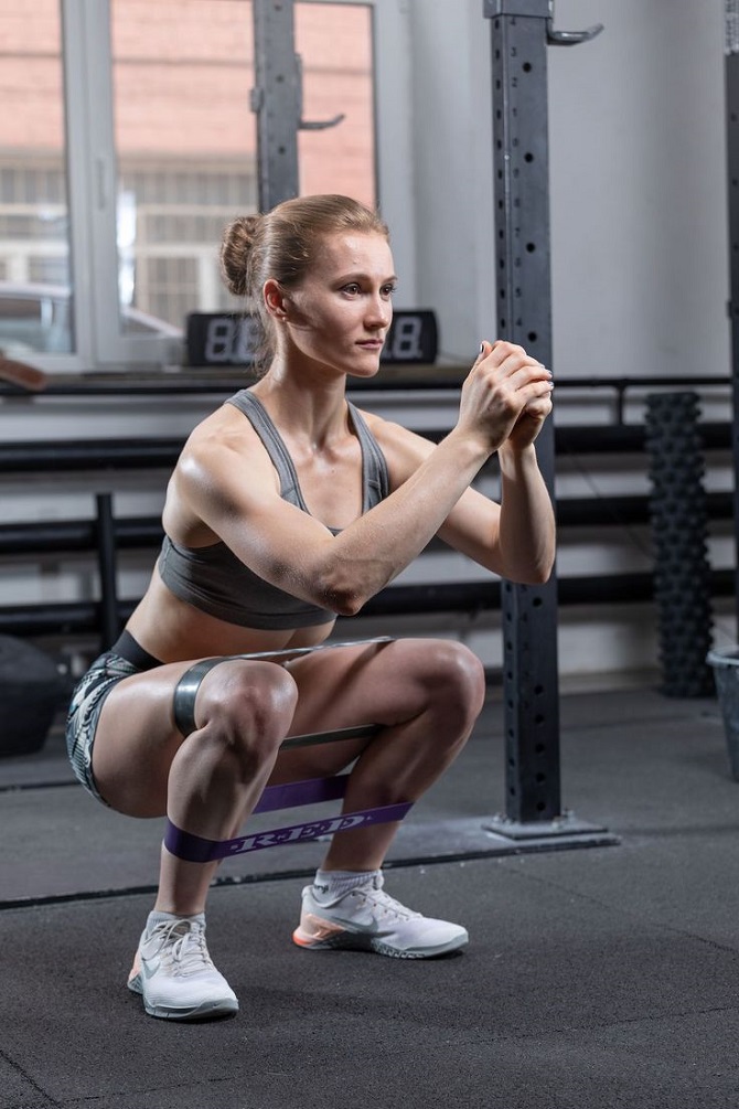 Mistakes during squats that make our exercises ineffective 4