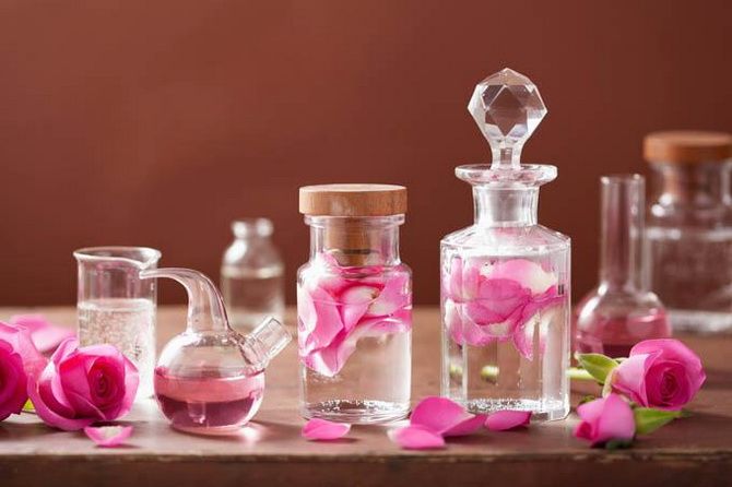 Розовая вода для лица: польза и преимущества 2