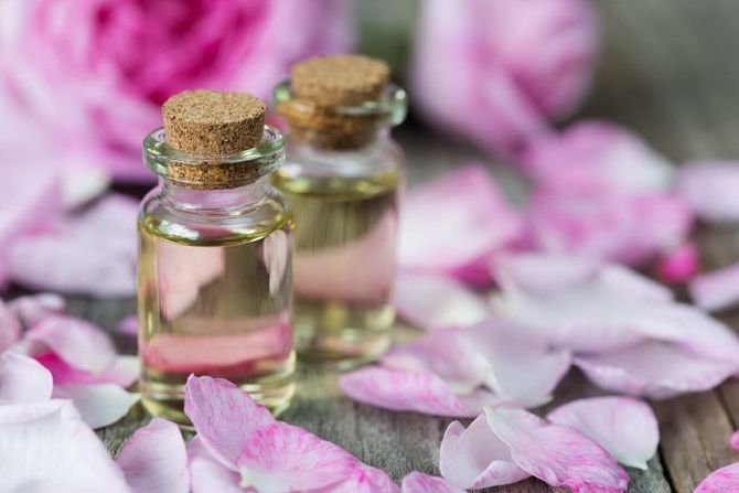Rose Water for Face: uses and benefits 3