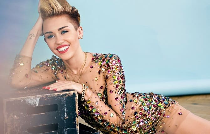 Miley Cyrus reveals how she almost got into a plane crash 1