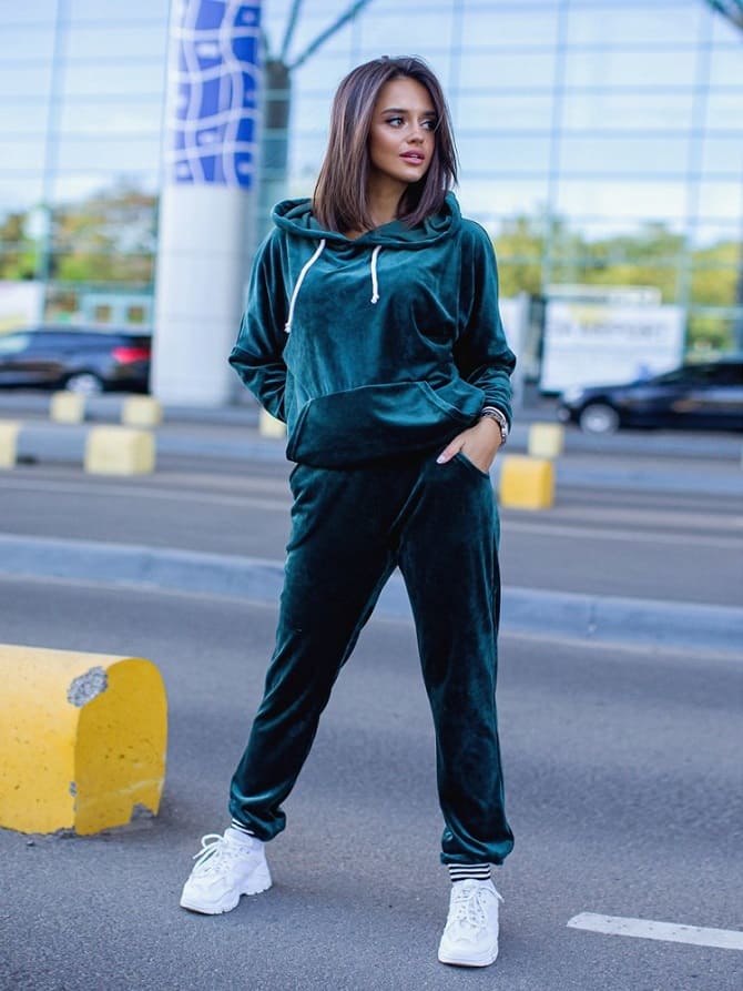 velvet tracksuit in spring 2022