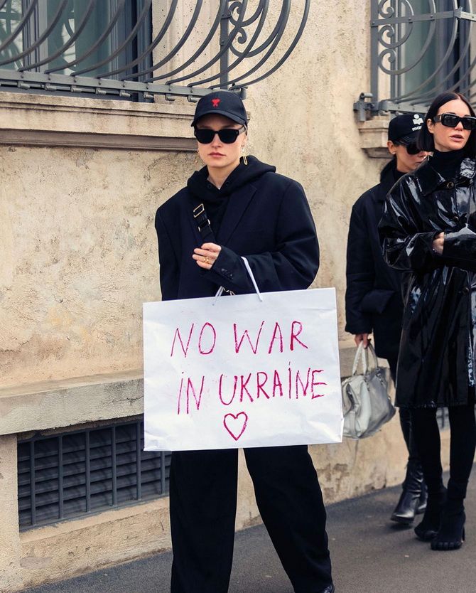 The best street style looks from Paris Fashion Week 2022 17