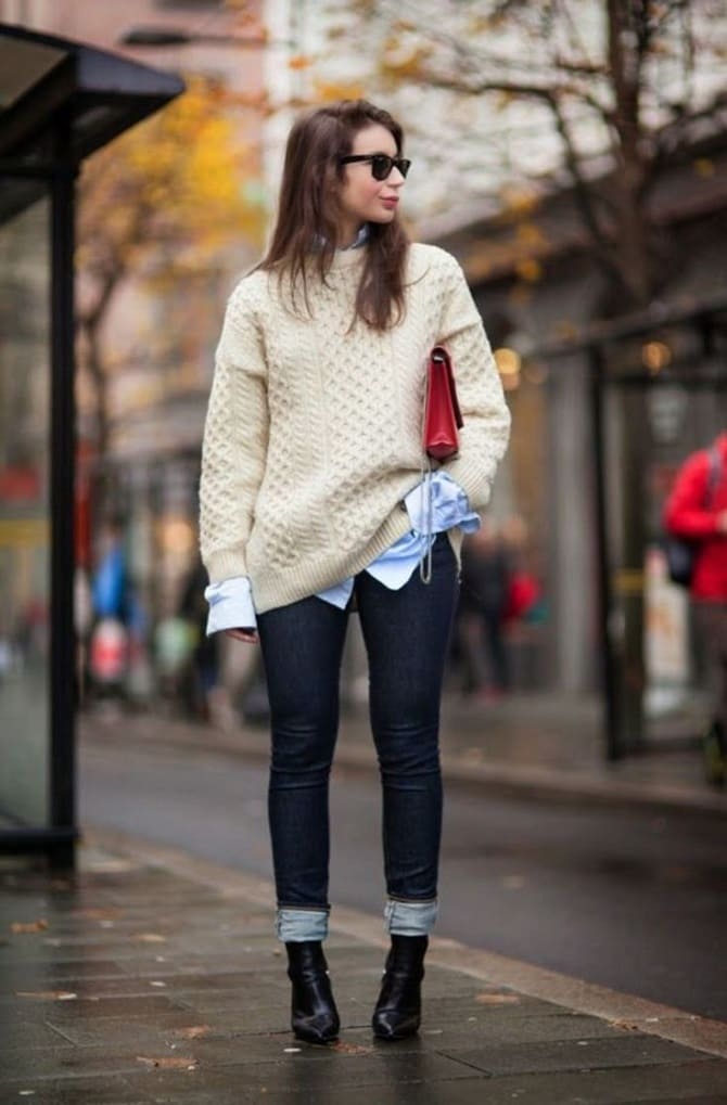 Как носить базовый свитер этой весной: модные образы 2022 1