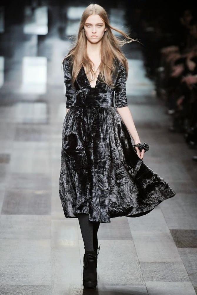 Velvet dress: what to wear to look fashionable? 3