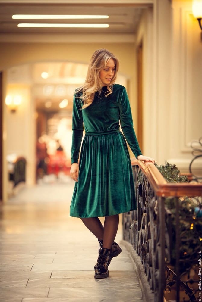 Velvet dress: what to wear to look fashionable? 4