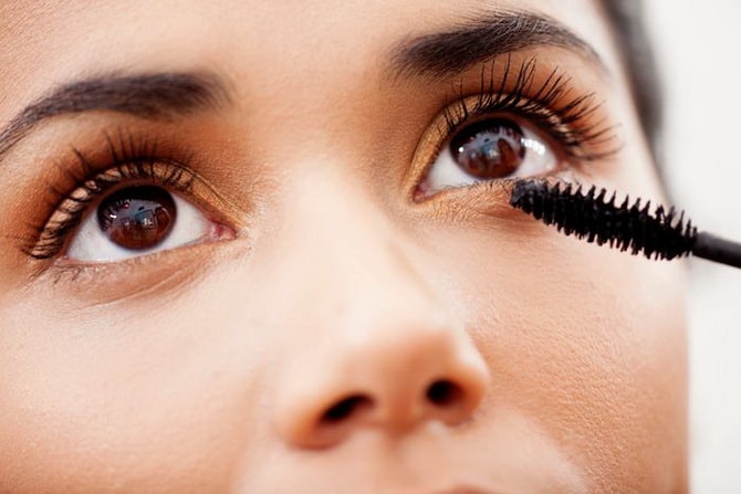 Правила макияжа для тех, кто носит контактные линзы 3