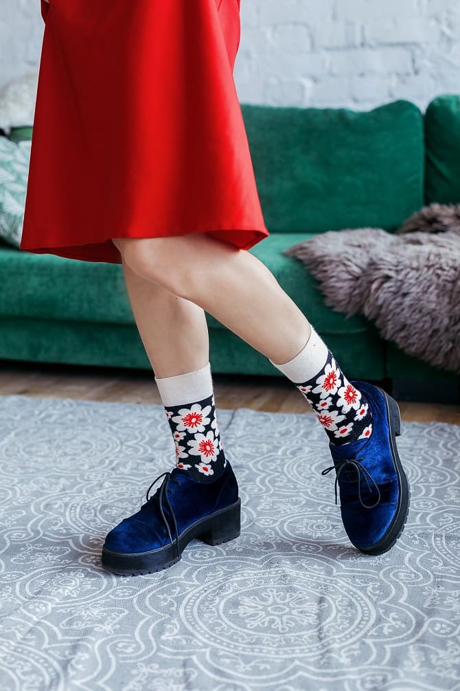 Жіночі шкарпетки – як носити та з чим поєднувати у 2022 році 2