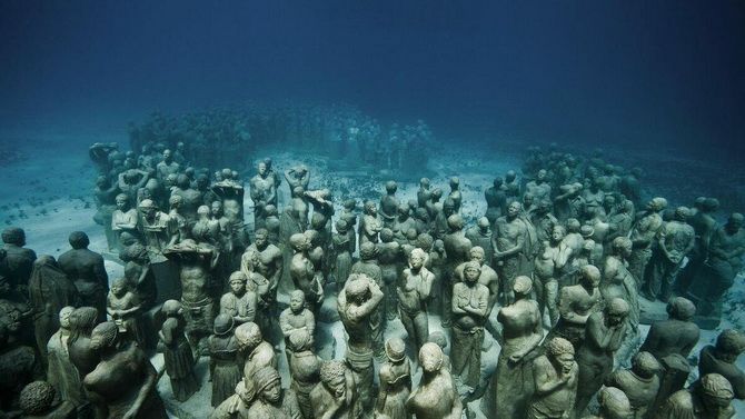 Mysterious underwater statues to take a selfie with 1