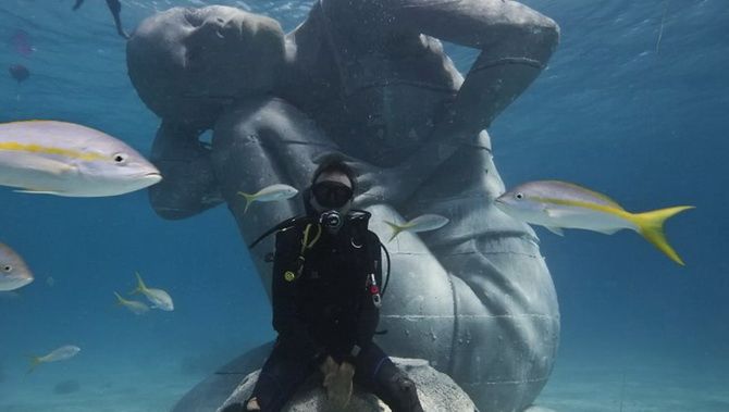 Mysterious underwater statues to take a selfie with 2