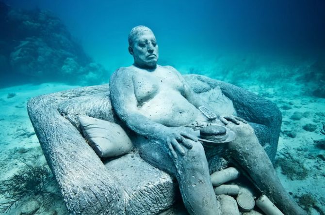 Mysterious underwater statues to take a selfie with 5
