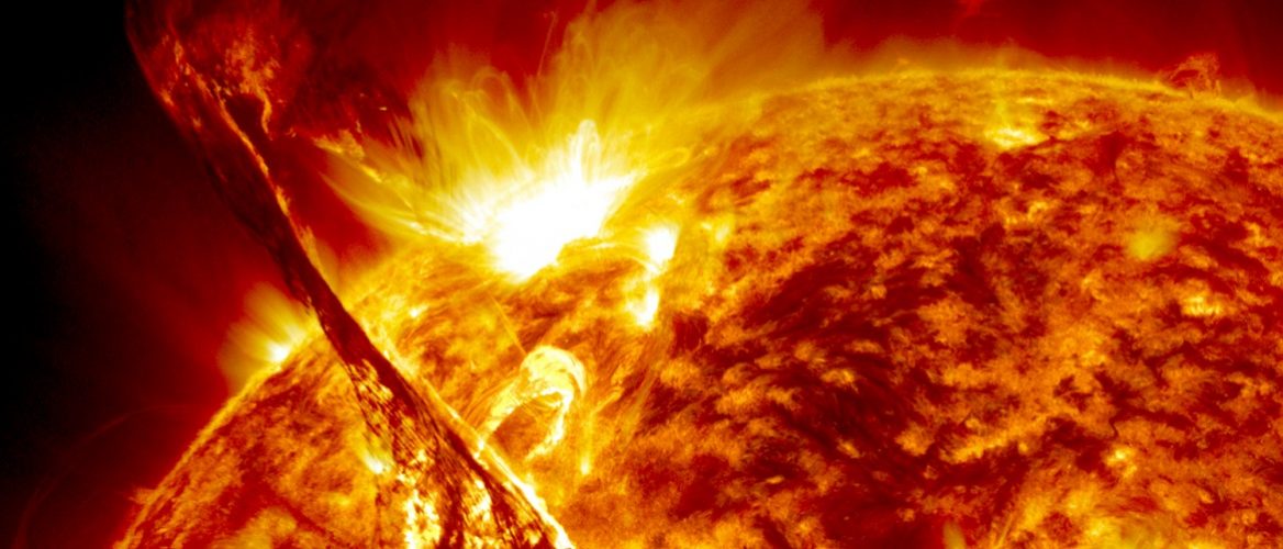 Прорыв в физике: ученые разгадали причину самых быстрых и опасных магнитных взрывов на Солнце