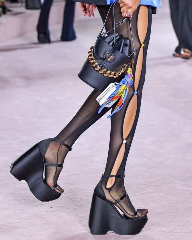 Platform sandals are the hottest trend of 2024-2025 33