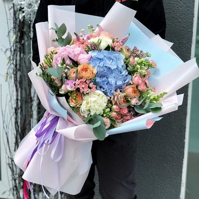 Курьерская доставка цветов и подарков от Flowers.ua 1
