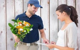 Курьерская доставка цветов и подарков от Flowers.ua