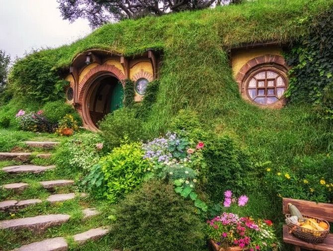 Hobbiton at home: garden house in the style of “The Lord of the Rings” 1