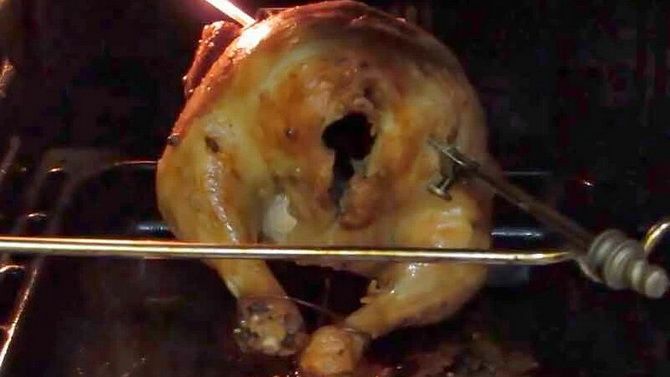 How to cook grilled chicken on a spit in the oven 4