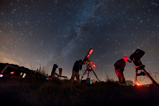 Best Astronomical Show of the Year: Rare Tau Herculids Meteor Storm 1