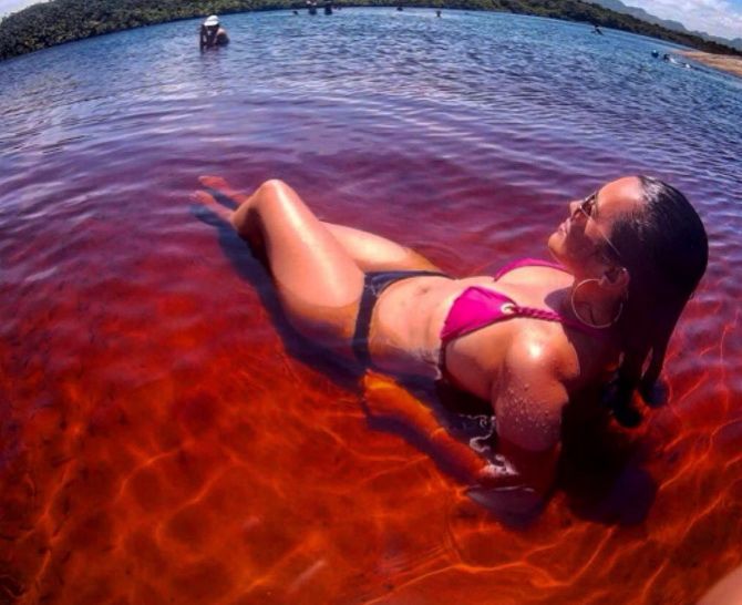 Озеро Coca-Cola в Бразилии с водой цвета колы 6