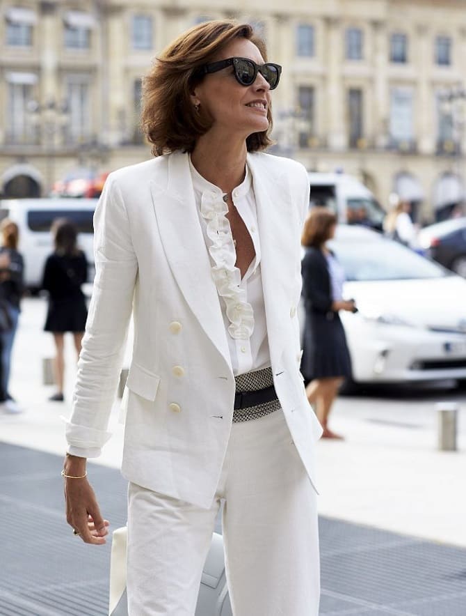 So tragen Sie einen Damen-Smoking – ein Modetrend im Jahr 2022 12