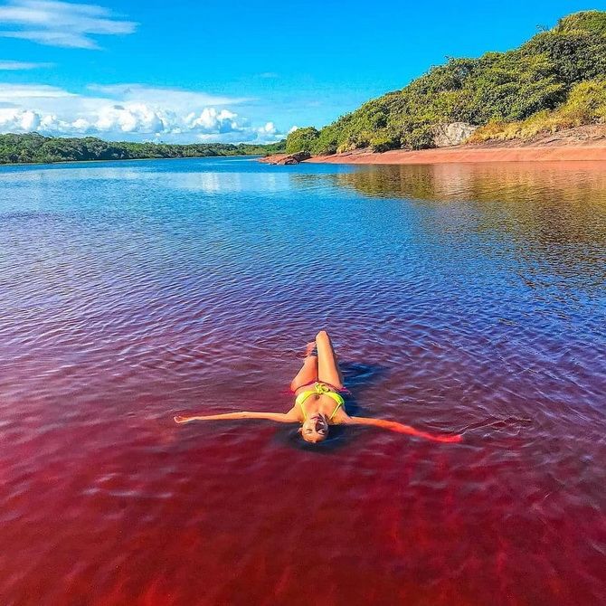 Coca-Cola-See in Brasilien mit colafarbenem Wasser 3