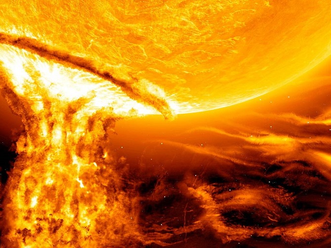 Прорыв в физике: ученые разгадали причину самых быстрых и опасных магнитных взрывов на Солнце 2