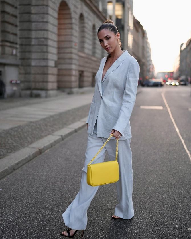 Bright yellow bags are the trend of 2022 3