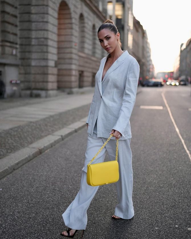 Bright yellow bags are the trend of 2023 3