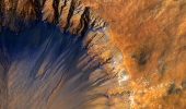 Вчені пояснили походження «бджолиних стільників» на Марсі