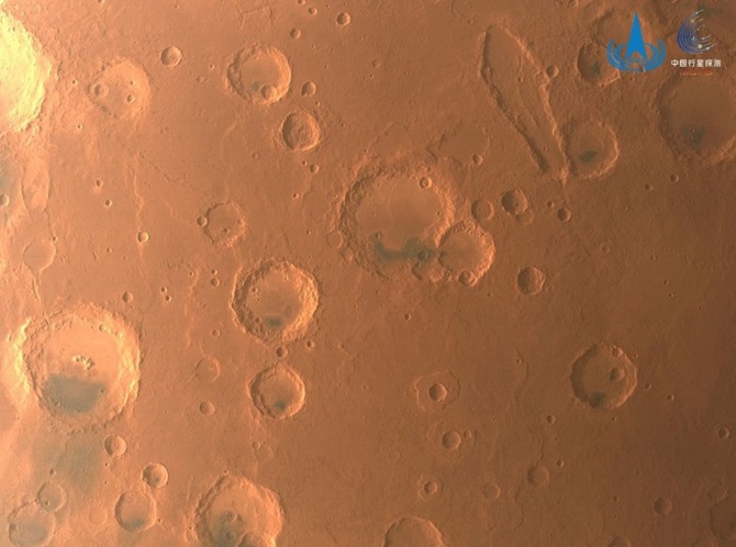 Tianwen-1 machte einzigartige Fotos vom gesamten Mars 4