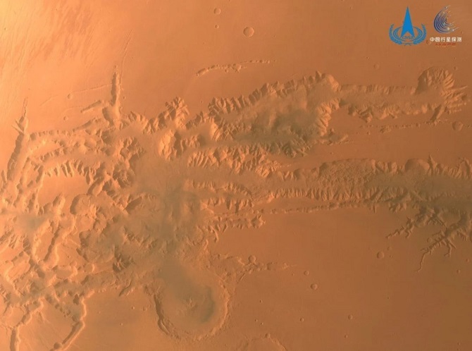 Tianwen-1 machte einzigartige Fotos vom gesamten Mars 1