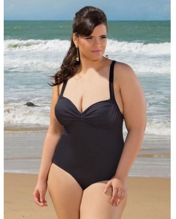 Black one-piece swimsuit – how to choose the best model for your figure 1