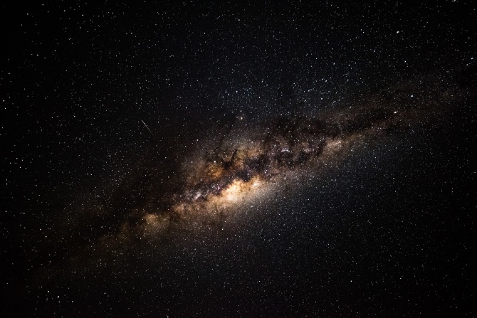 In the Milky Way around the star found a strange spiral 4
