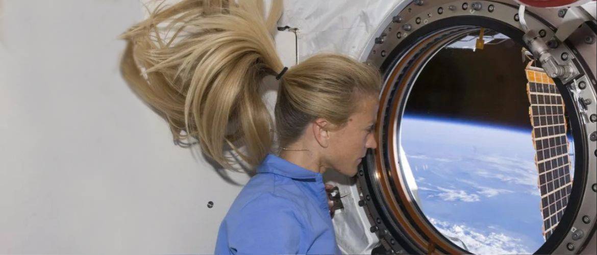 How women wash their hair in space: the experience of astronaut Karen Nyberg