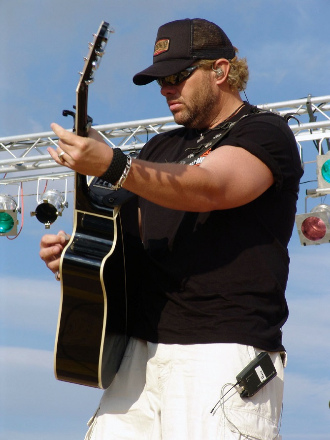 Country singer Toby Keith diagnosed with cancer 1