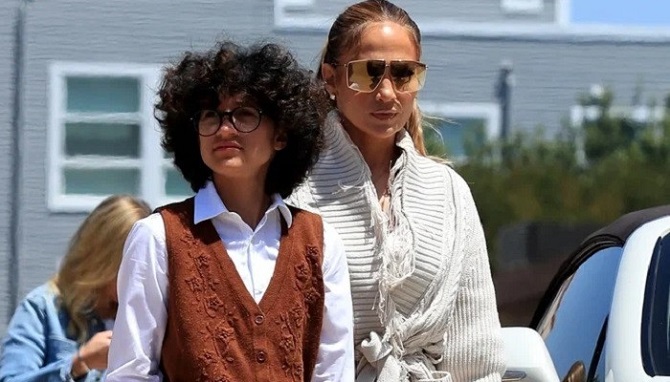 Jennifer Lopez stellte ihre Tochter als nicht-binäre Person vor 2