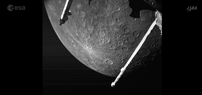 The BepiColombo spacecraft approached Mercury by 200 km and took new pictures of the planet 1