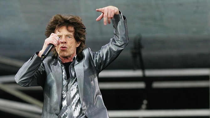 Der Rolling-Stones-Sänger Mick Jagger wird positiv auf das Coronavirus getestet 3