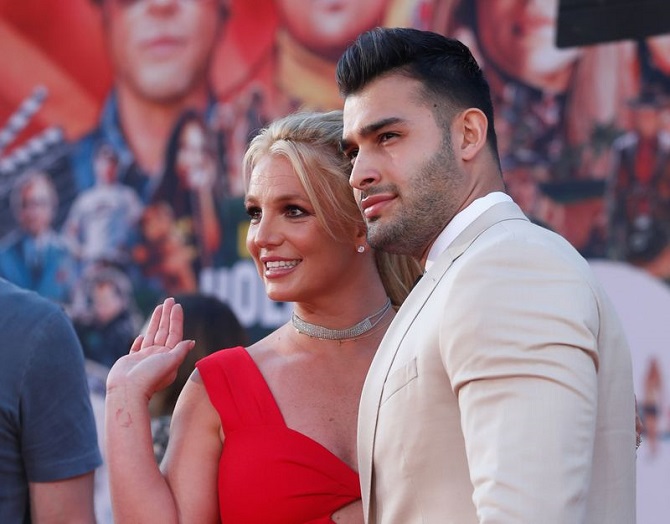 Britney Spears to record duet with Elton John 3