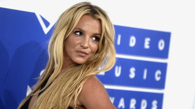 Britney Spears to record duet with Elton John 1